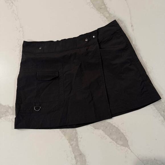 Urban Outfitters Micro Utility Wrap Cargo Mini Skirt Womens 8 Black Snap Closure - Picture 1 of 8